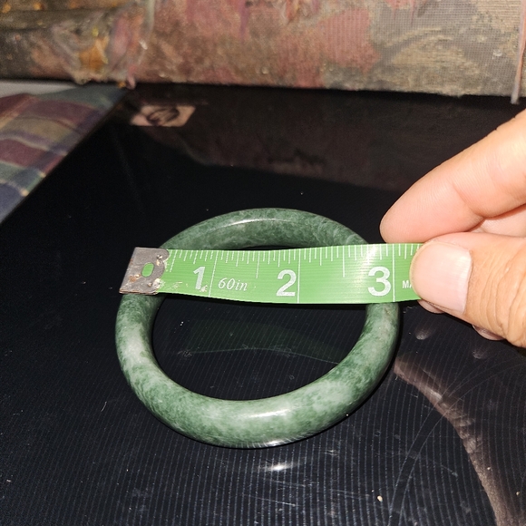Elegant Green Jade Bracelet - Picture 8 of 16